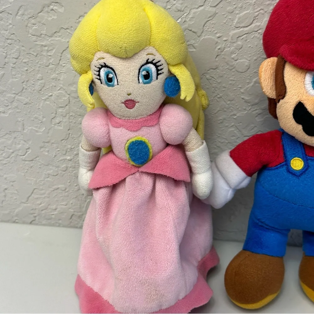 Nintendo Super Mario Bros- Mario & Princess Peach 9” Plush Toy Lot Authentic